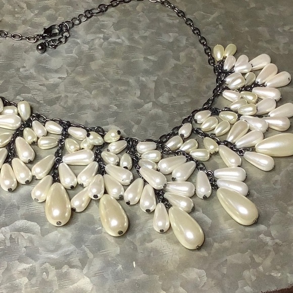 Vintage Faux Pearl & Gunmetal Necklace. - Picture 5 of 10